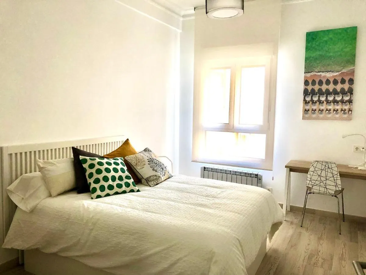 Foodies Location. Surf. Netflix . 3 Bdr San Sebastián Apartment